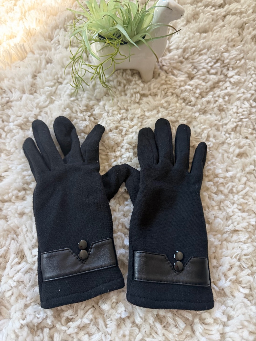 Women’s cute, comfortable, fall, autumn Black Dress Gloves with Leather Trim